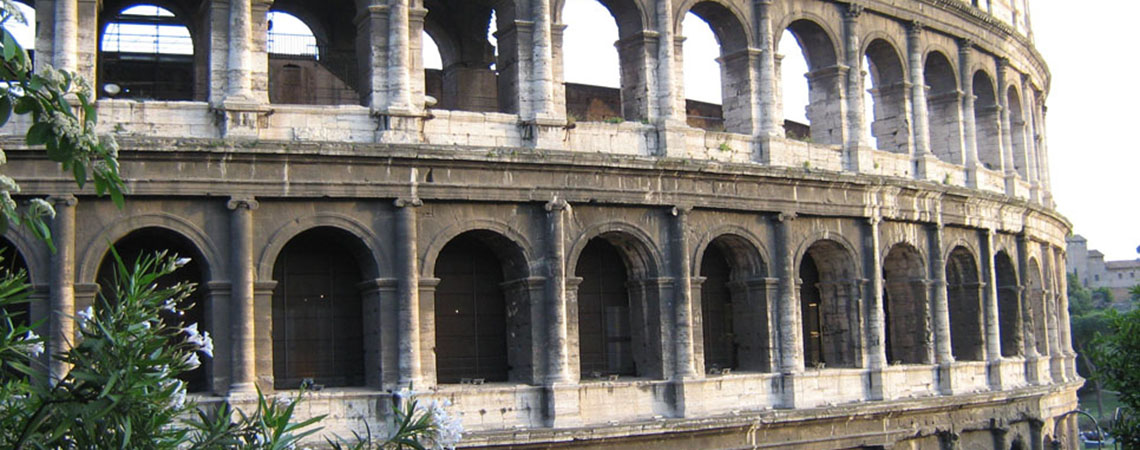 Roman Colosseum: Rome, Italy